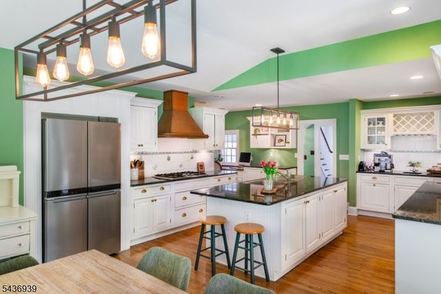 11 Yorke Rd, Mountain Lakes Boro, NJ 07046