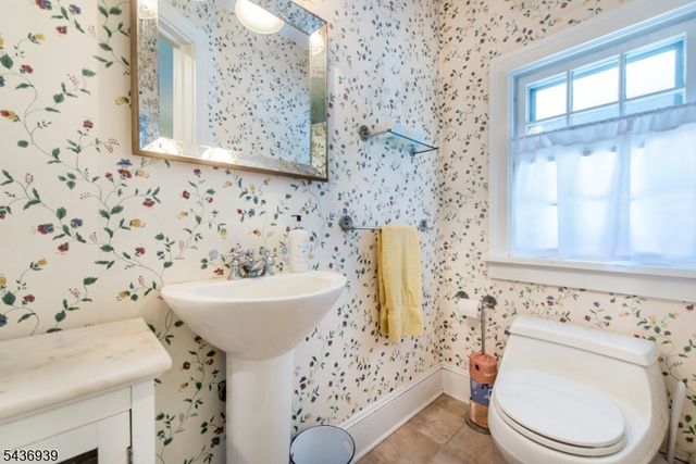 11 Yorke Rd, Mountain Lakes Boro, NJ 07046