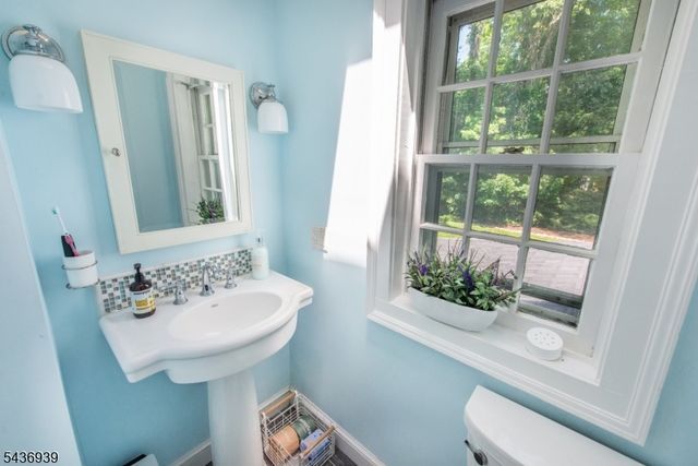11 Yorke Rd, Mountain Lakes Boro, NJ 07046