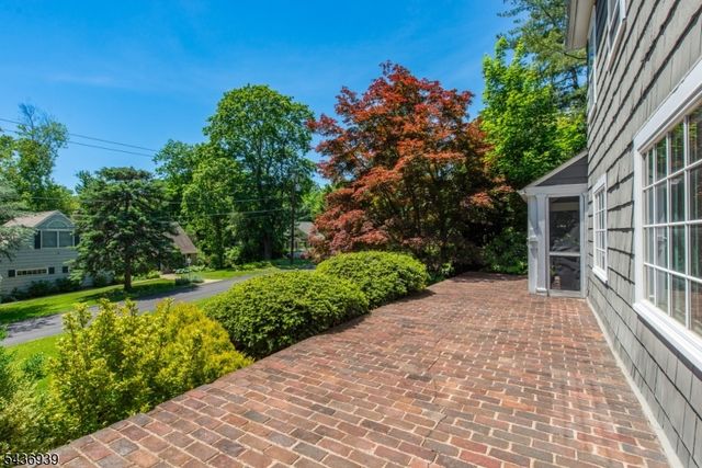 11 Yorke Rd, Mountain Lakes Boro, NJ 07046