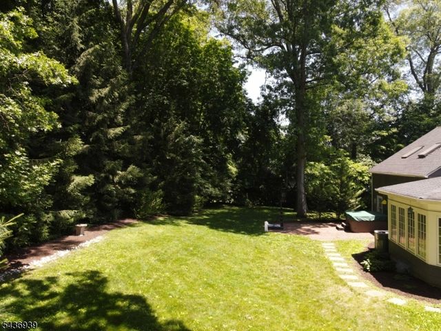 11 Yorke Rd, Mountain Lakes Boro, NJ 07046