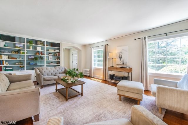 11 Yorke Rd, Mountain Lakes Boro, NJ 07046