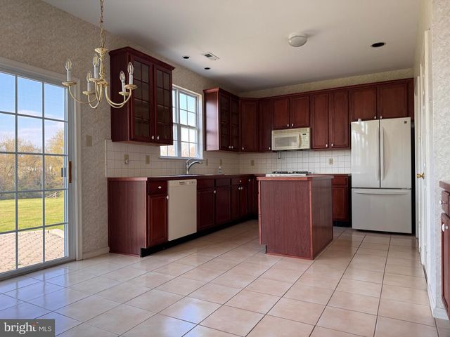 25 TANGLEWOOD DR, Schwenksville, PA 19473