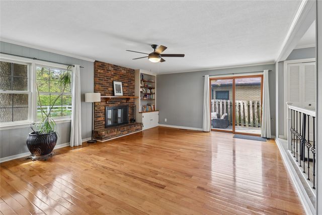 905 S 11th Avenue W, Newton, IA 50208