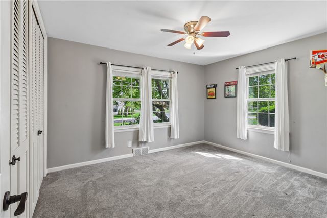 905 S 11th Avenue W, Newton, IA 50208