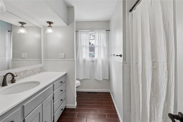 905 S 11th Avenue W, Newton, IA 50208