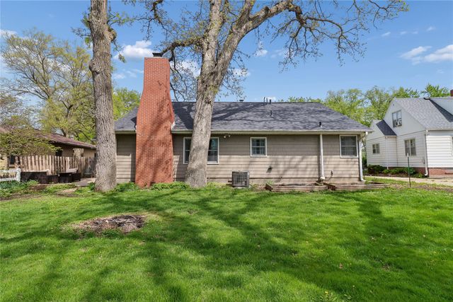 905 S 11th Avenue W, Newton, IA 50208