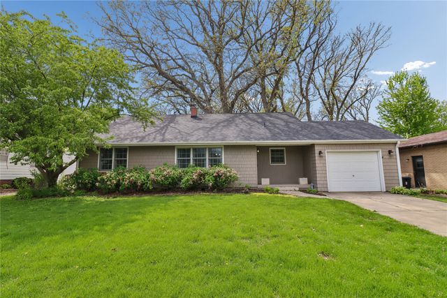 905 S 11th Avenue W, Newton, IA 50208