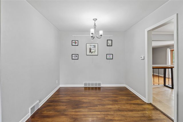 905 S 11th Avenue W, Newton, IA 50208