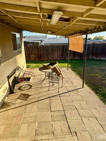 3204 Hollins Street, Bakersfield, CA 93305