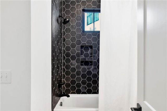 6 Meeting House Square, Orange Beach, AL 36561