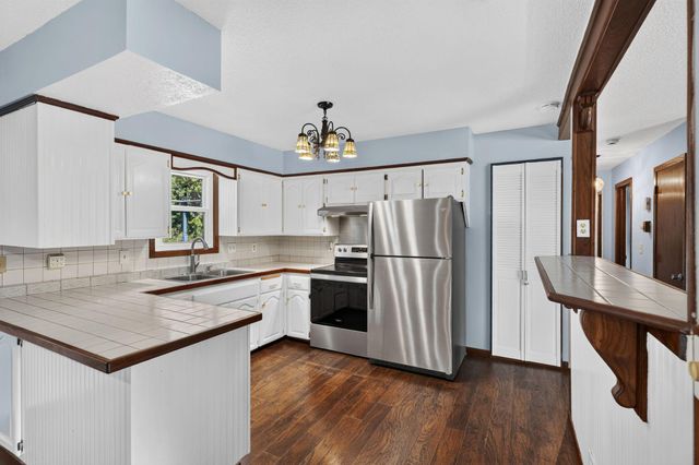 6441 Edgemont Boulevard N, Brooklyn Park, MN 55428