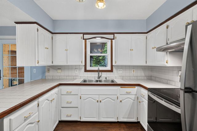6441 Edgemont Boulevard N, Brooklyn Park, MN 55428