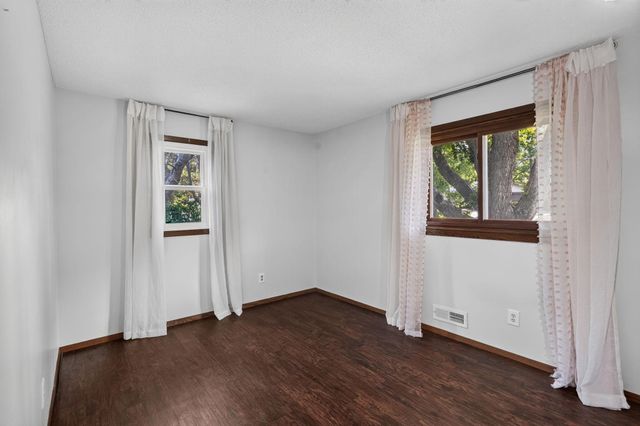 6441 Edgemont Boulevard N, Brooklyn Park, MN 55428