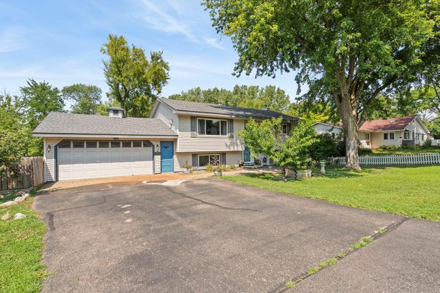 6441 Edgemont Boulevard N, Brooklyn Park, MN 55428