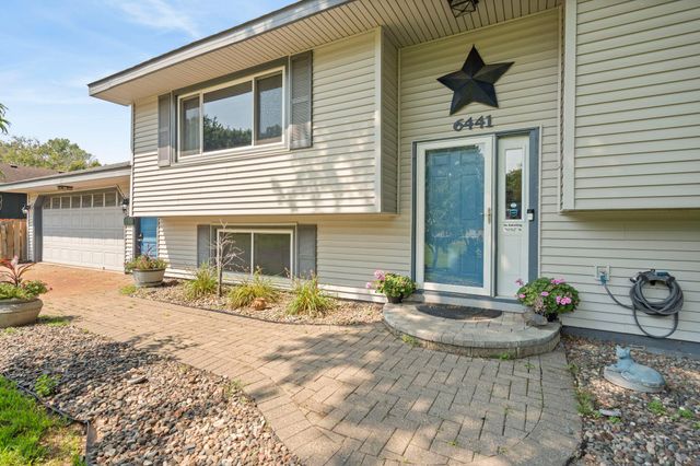 6441 Edgemont Boulevard N, Brooklyn Park, MN 55428
