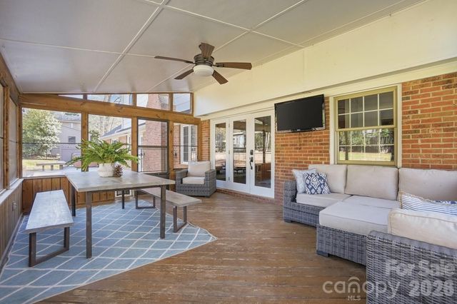 6123 Lake Providence Lane, Charlotte, NC 28277