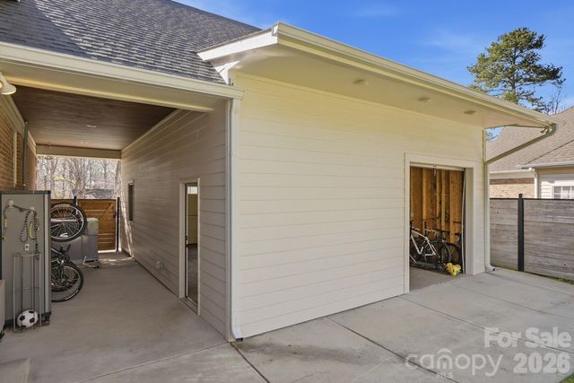 6123 Lake Providence Lane, Charlotte, NC 28277