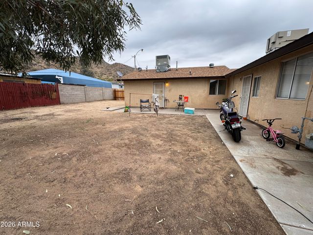 1702 W SHANGRI LA Road, Phoenix, AZ 85029