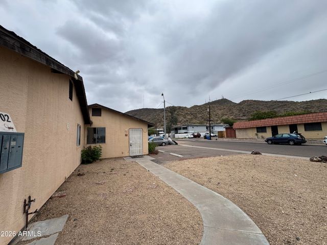 1702 W SHANGRI LA Road, Phoenix, AZ 85029