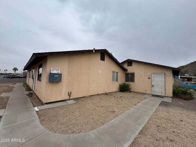 1702 W SHANGRI LA Road, Phoenix, AZ 85029