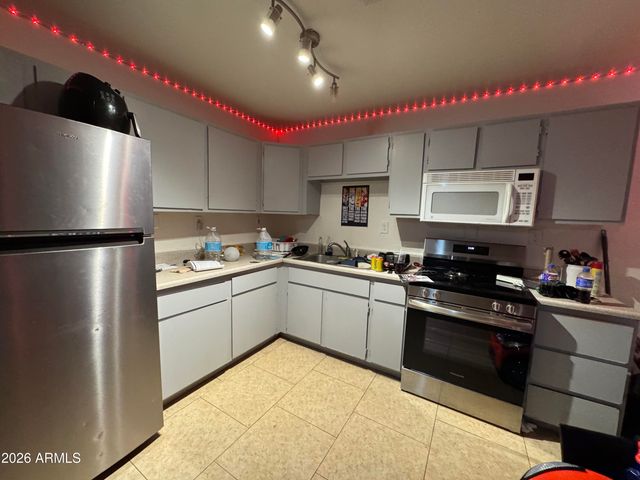 1702 W SHANGRI LA Road, Phoenix, AZ 85029