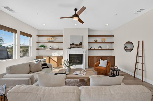 300 Yorktown Ct, Roseville, CA 95747