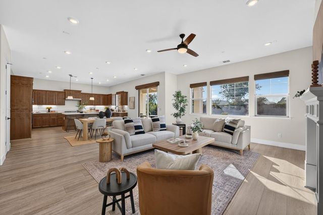 300 Yorktown Ct, Roseville, CA 95747