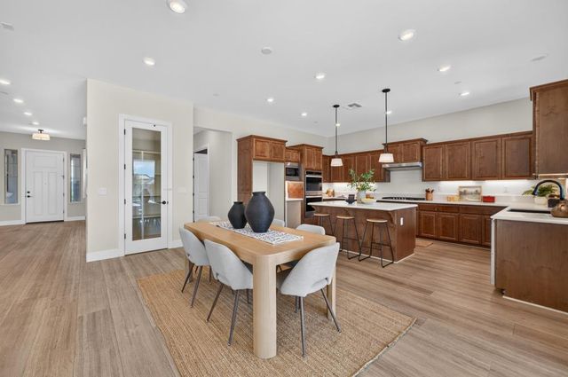 300 Yorktown Ct, Roseville, CA 95747