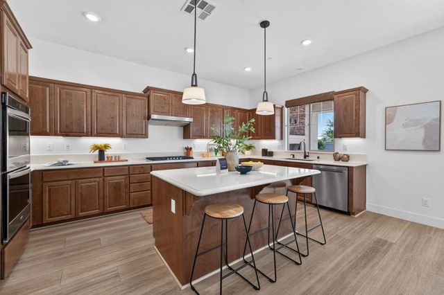 300 Yorktown Ct, Roseville, CA 95747