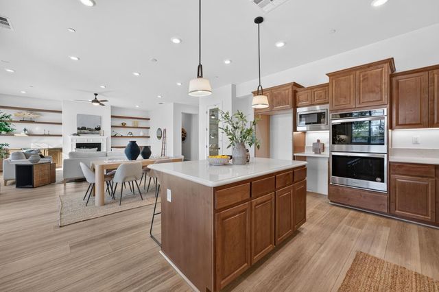 300 Yorktown Ct, Roseville, CA 95747
