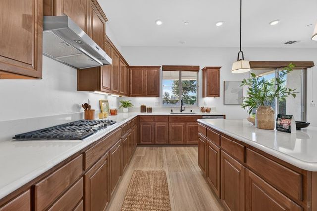 300 Yorktown Ct, Roseville, CA 95747