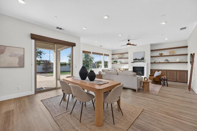 300 Yorktown Ct, Roseville, CA 95747