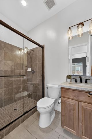 300 Yorktown Ct, Roseville, CA 95747