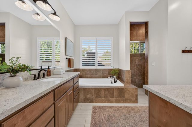 300 Yorktown Ct, Roseville, CA 95747