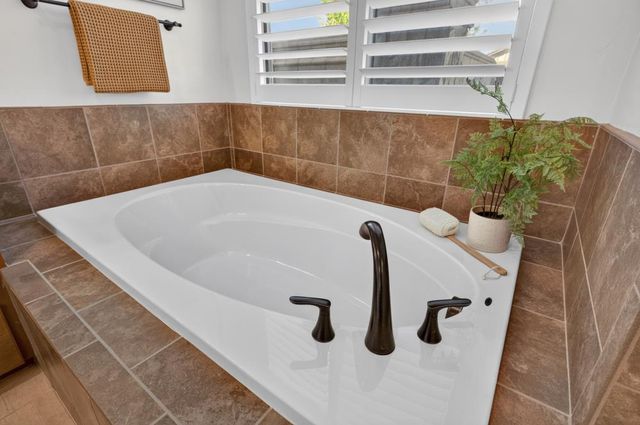300 Yorktown Ct, Roseville, CA 95747
