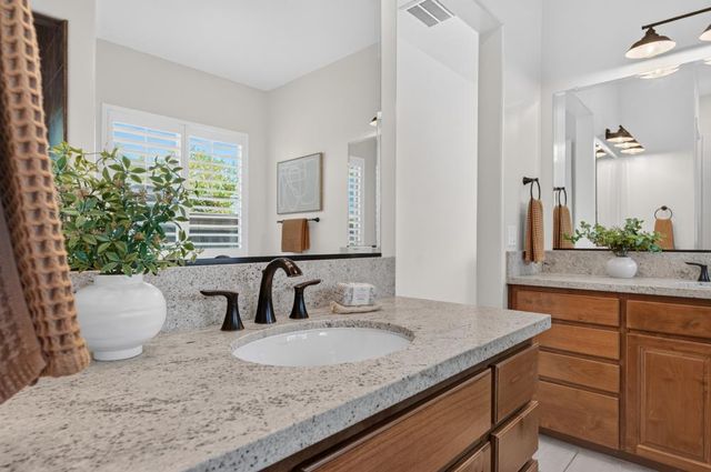 300 Yorktown Ct, Roseville, CA 95747