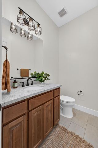 300 Yorktown Ct, Roseville, CA 95747