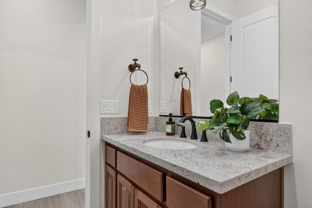 300 Yorktown Ct, Roseville, CA 95747