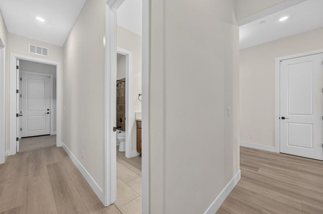300 Yorktown Ct, Roseville, CA 95747