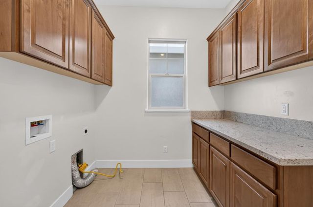 300 Yorktown Ct, Roseville, CA 95747