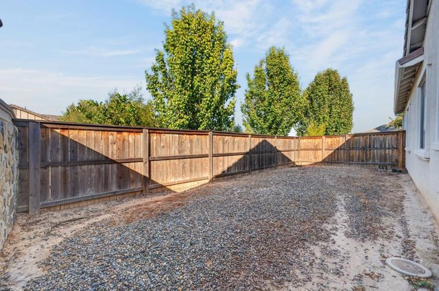 300 Yorktown Ct, Roseville, CA 95747