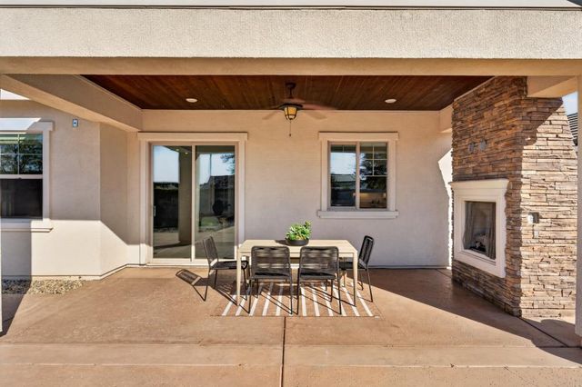 300 Yorktown Ct, Roseville, CA 95747