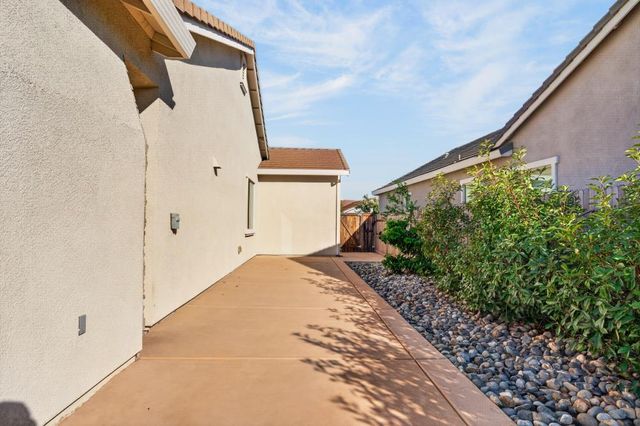 300 Yorktown Ct, Roseville, CA 95747