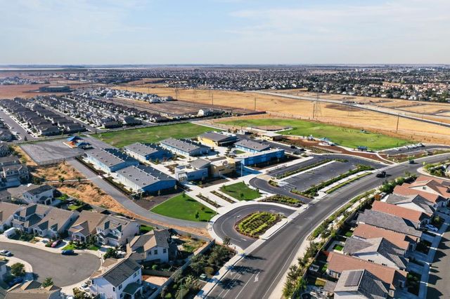 300 Yorktown Ct, Roseville, CA 95747