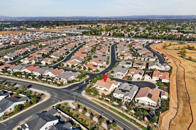 300 Yorktown Ct, Roseville, CA 95747