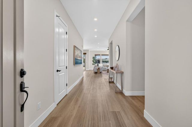 300 Yorktown Ct, Roseville, CA 95747