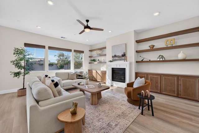 300 Yorktown Ct, Roseville, CA 95747