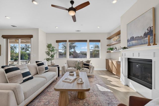 300 Yorktown Ct, Roseville, CA 95747