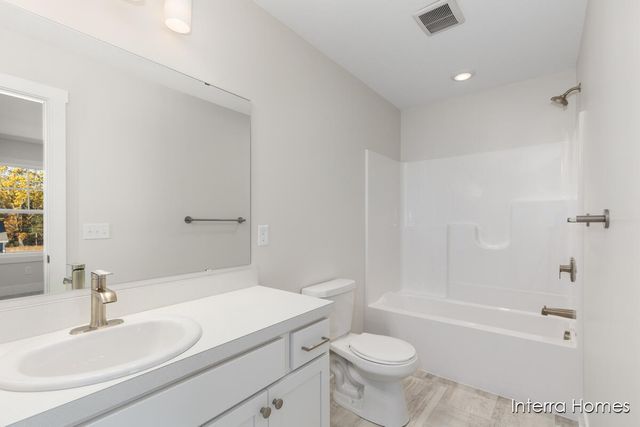 6108 Stahl Drive 13, Spring Lake, MI 49456